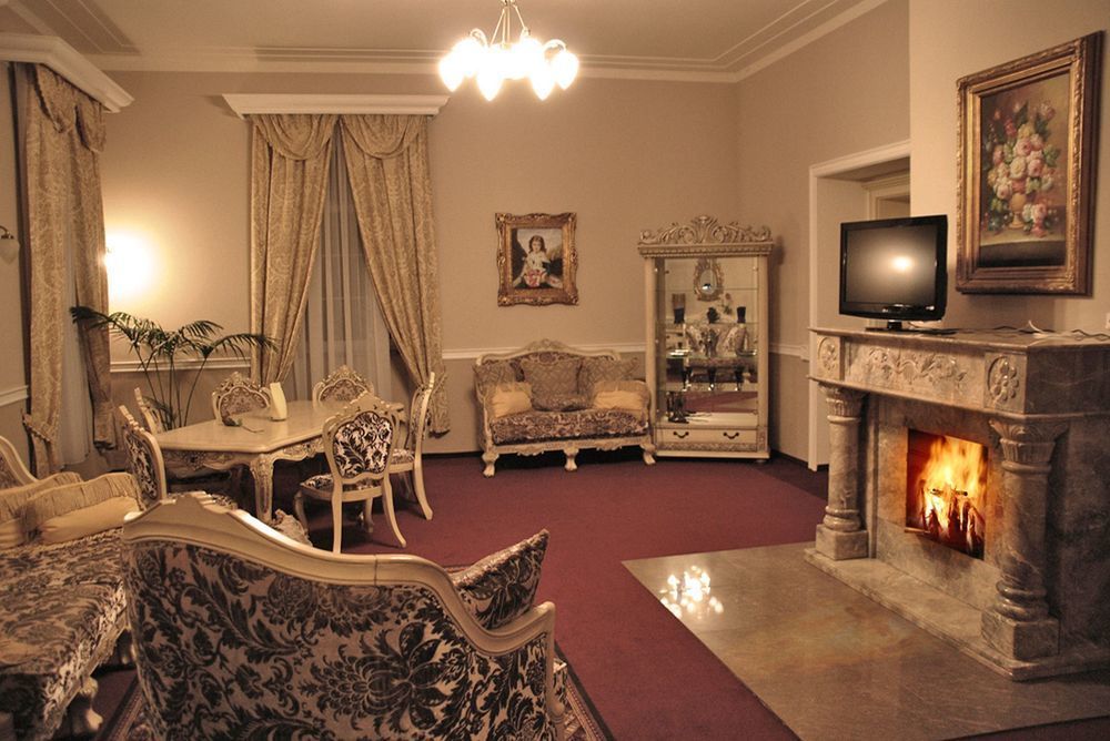Hôtel Zamek Kamenny Dvur à Mostov Extérieur photo
