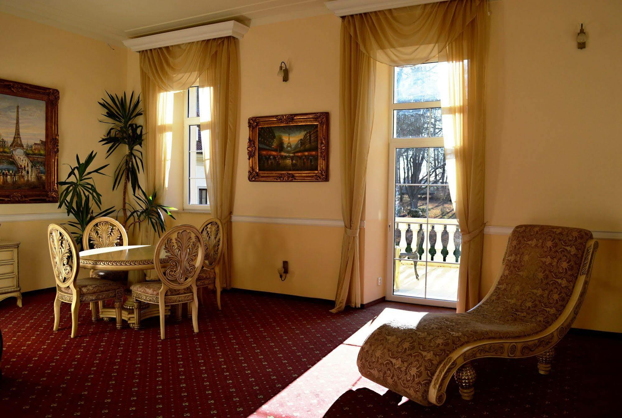 Hôtel Zamek Kamenny Dvur à Mostov Extérieur photo