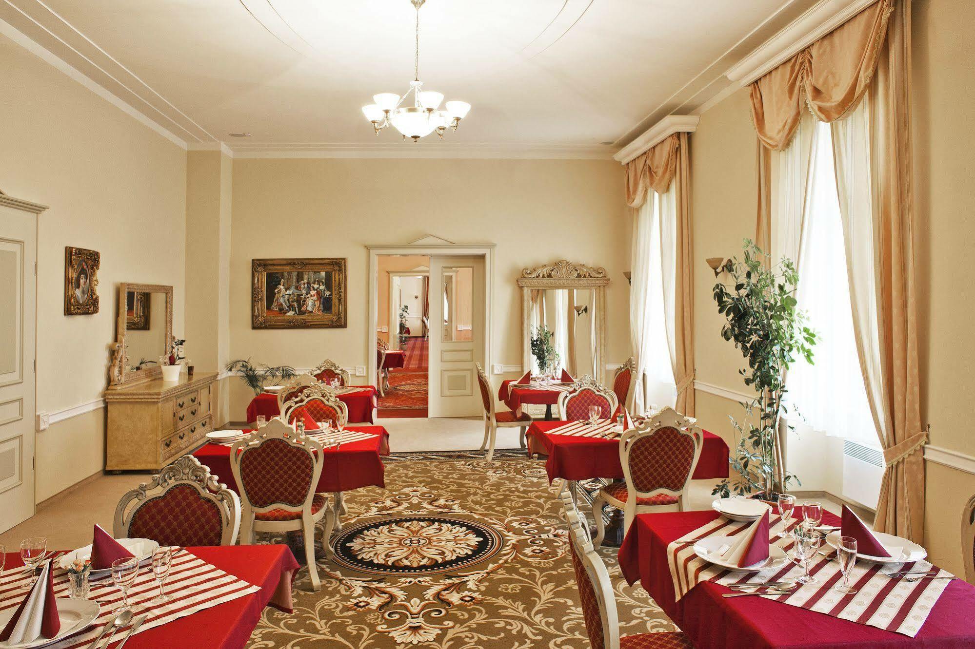 Hôtel Zamek Kamenny Dvur à Mostov Extérieur photo
