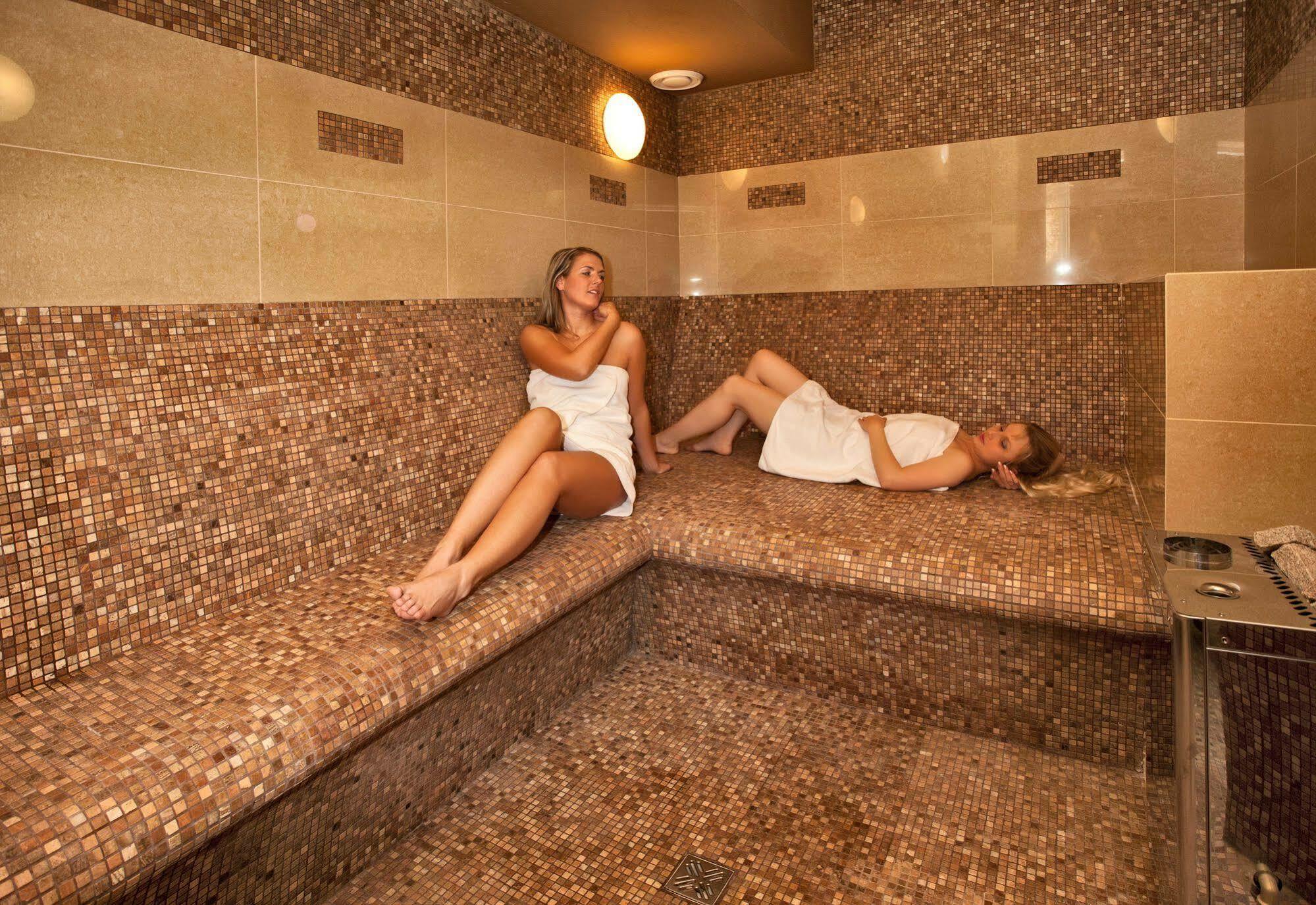 Hôtel Zamek Kamenny Dvur à Mostov Extérieur photo