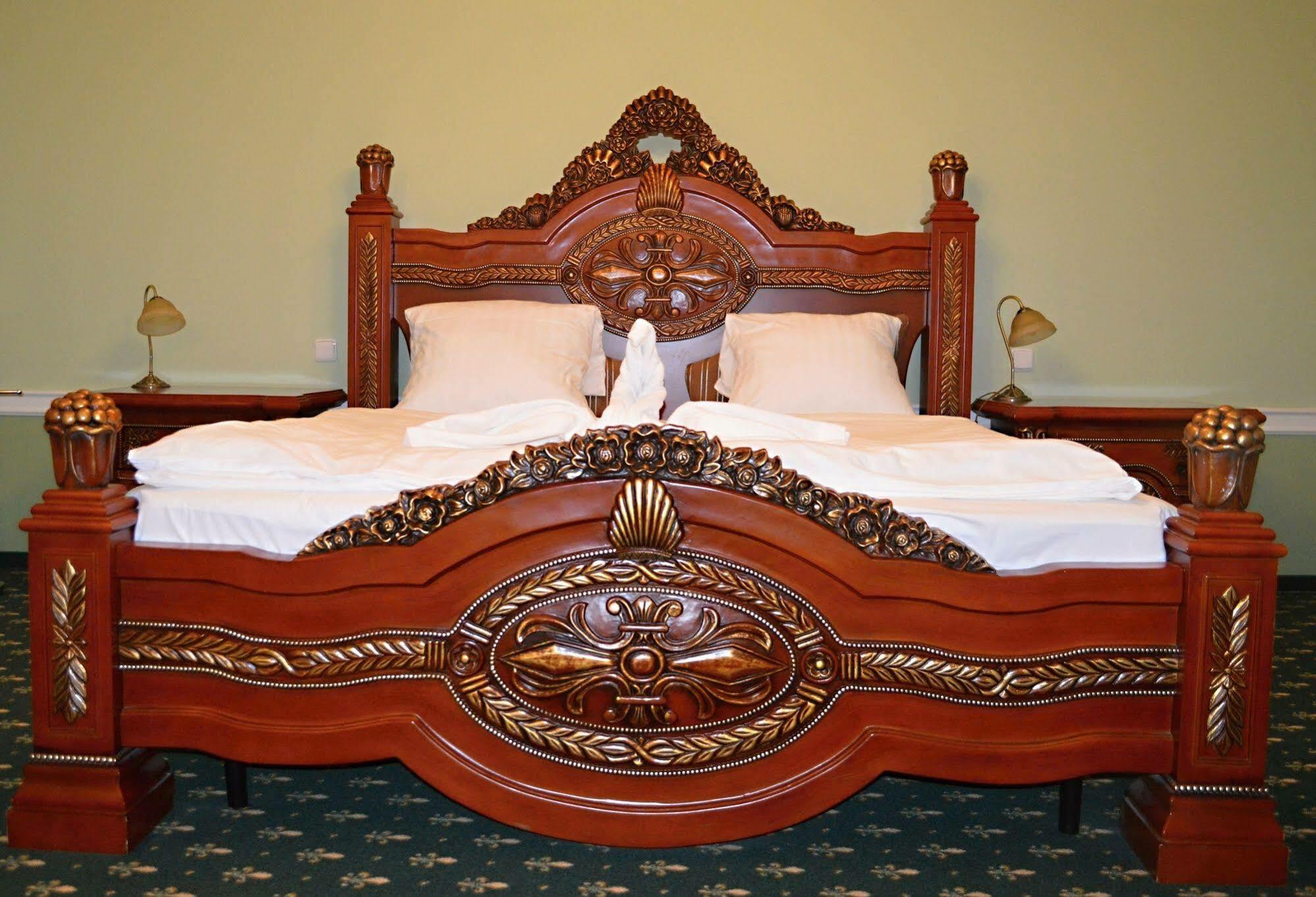 Hôtel Zamek Kamenny Dvur à Mostov Extérieur photo