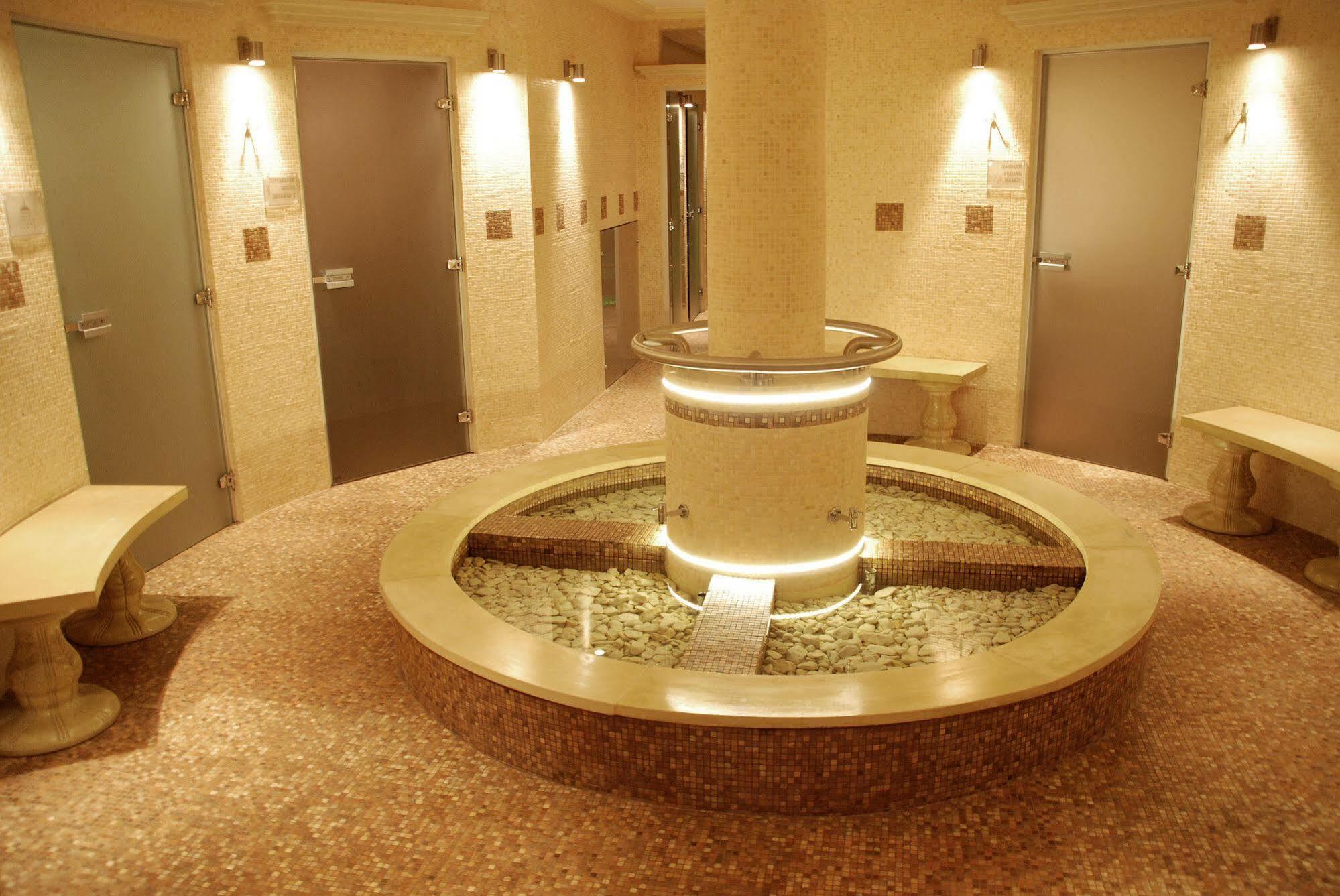 Hôtel Zamek Kamenny Dvur à Mostov Extérieur photo