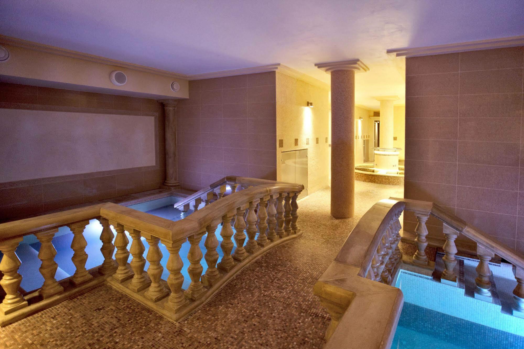 Hôtel Zamek Kamenny Dvur à Mostov Extérieur photo