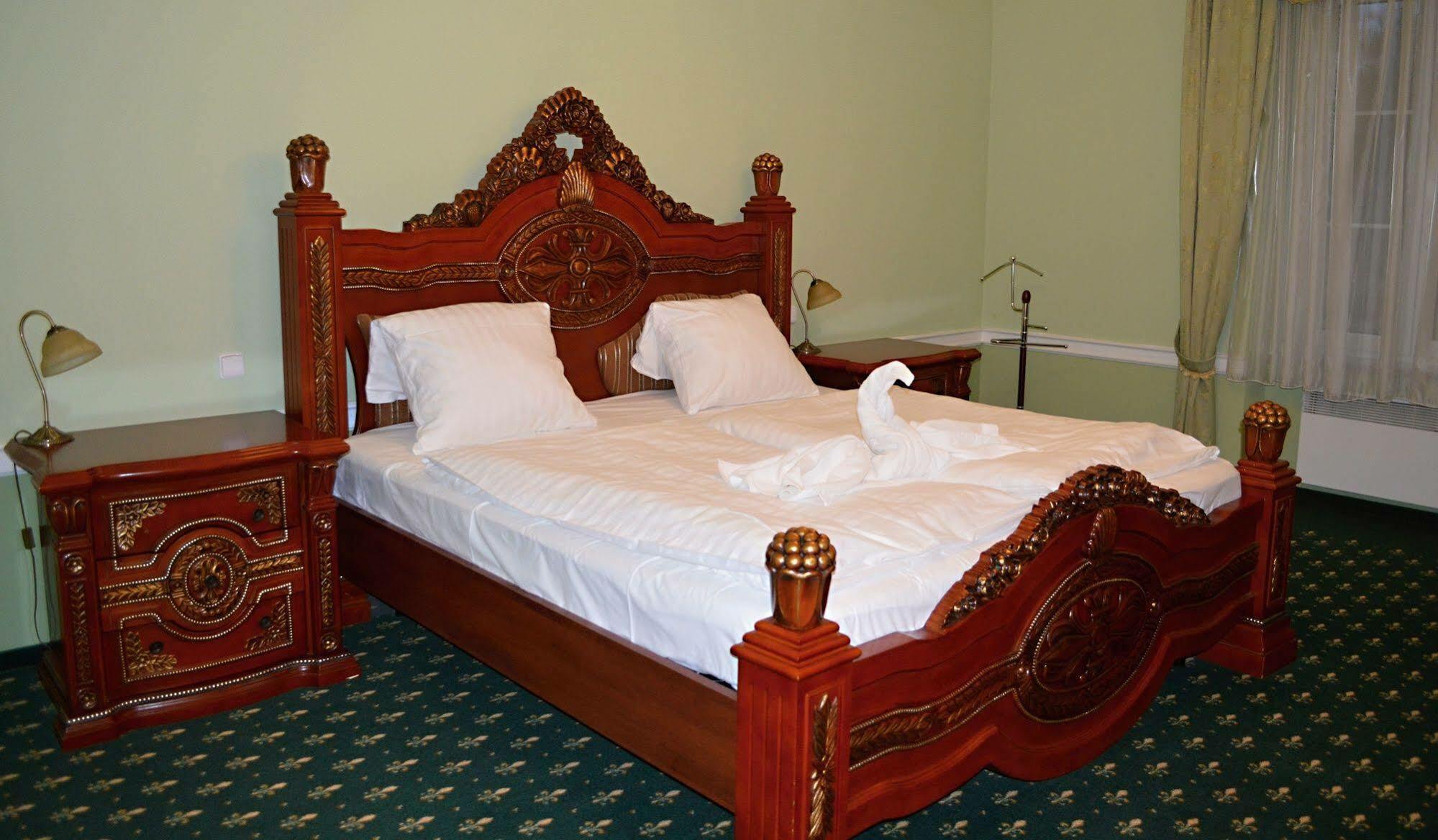 Hôtel Zamek Kamenny Dvur à Mostov Extérieur photo
