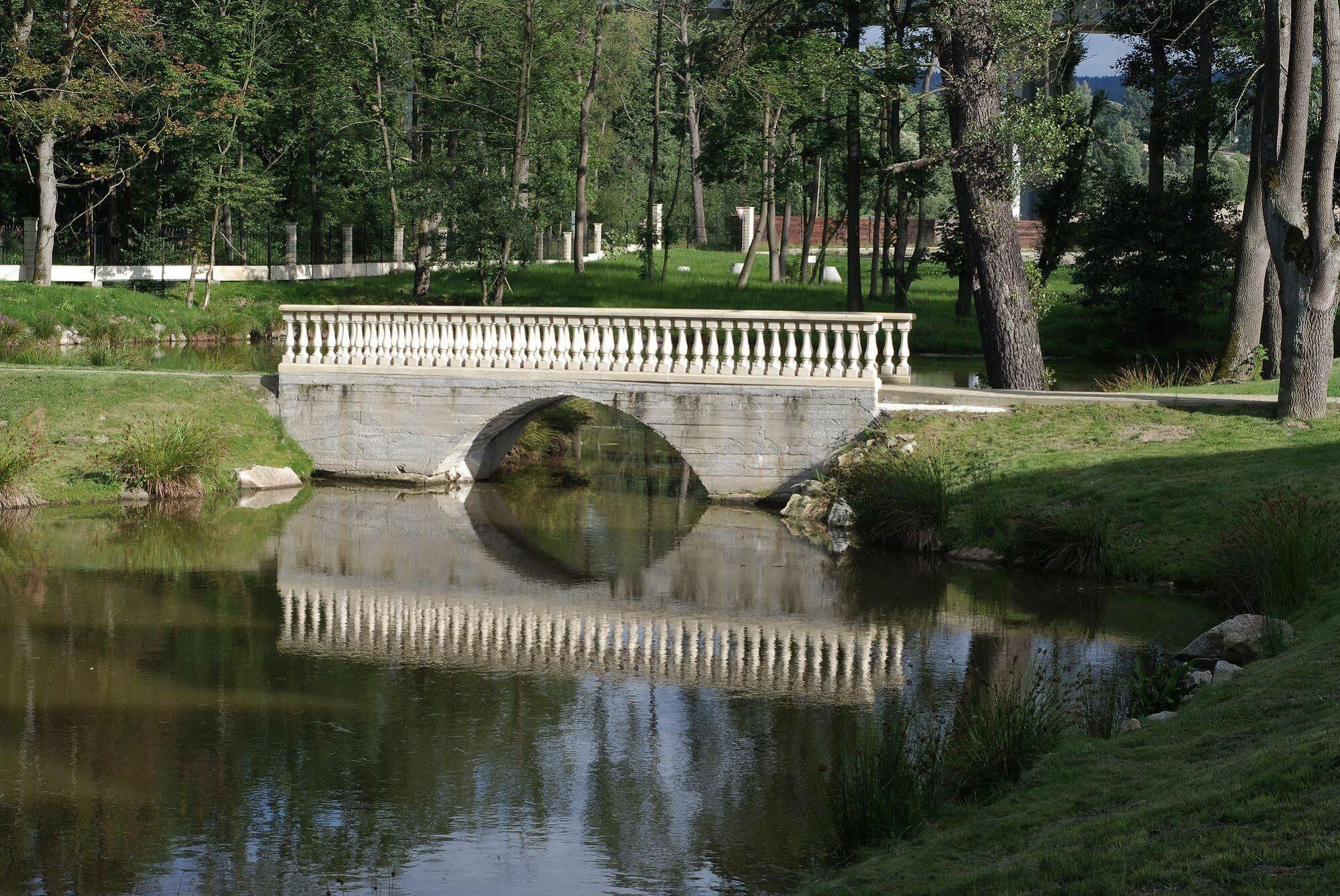 Hôtel Zamek Kamenny Dvur à Mostov Extérieur photo