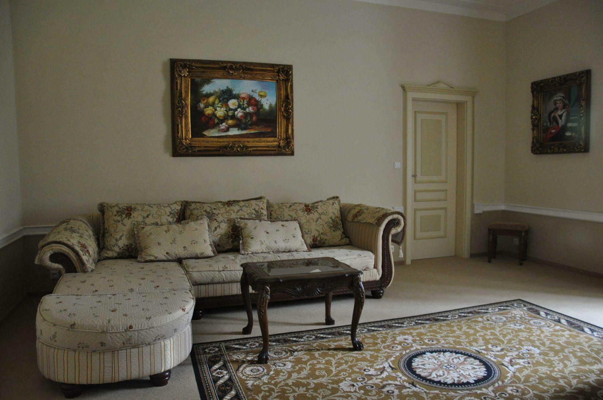 Hôtel Zamek Kamenny Dvur à Mostov Extérieur photo